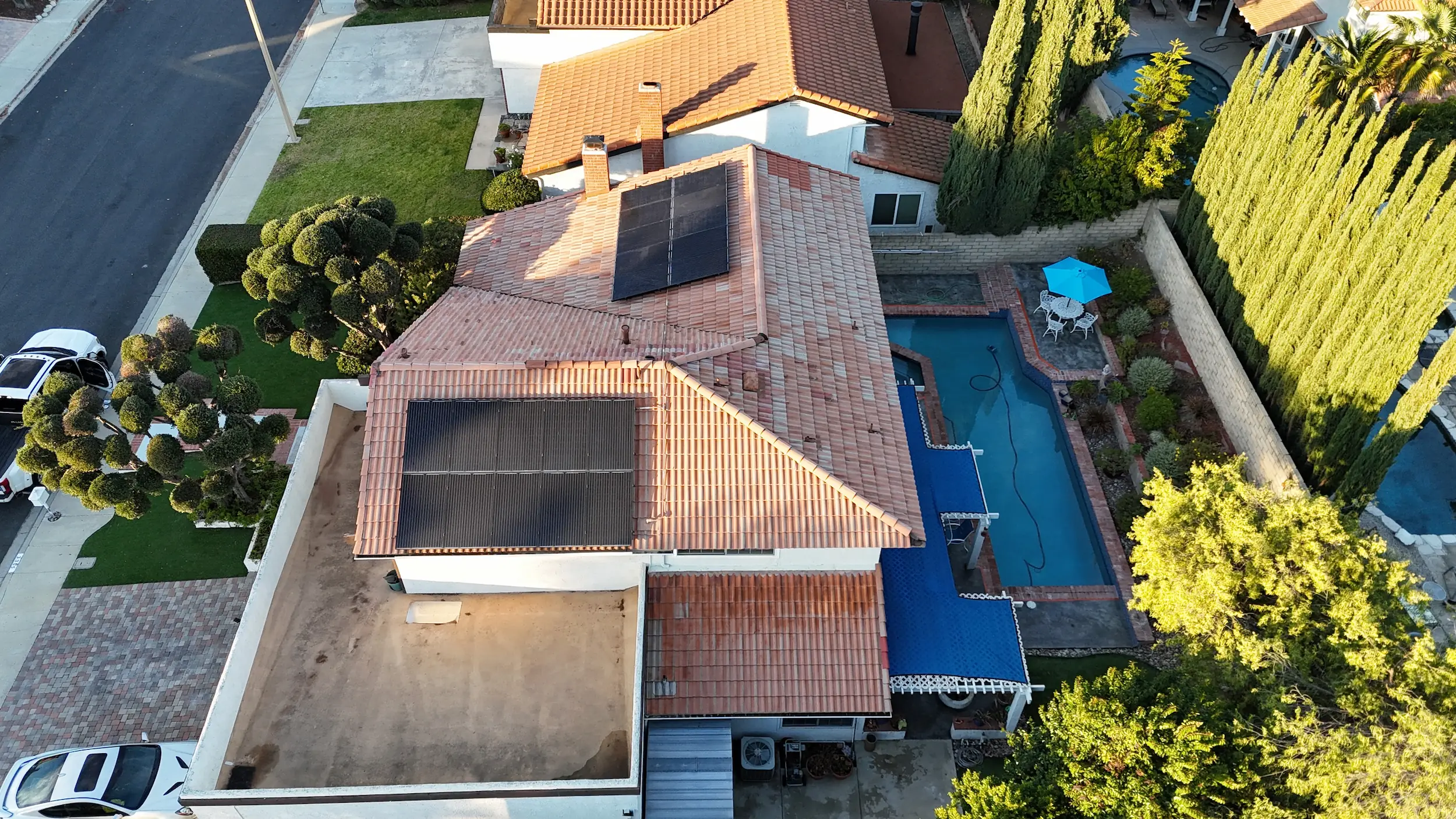 Roof deep cleaning for California roofing projects