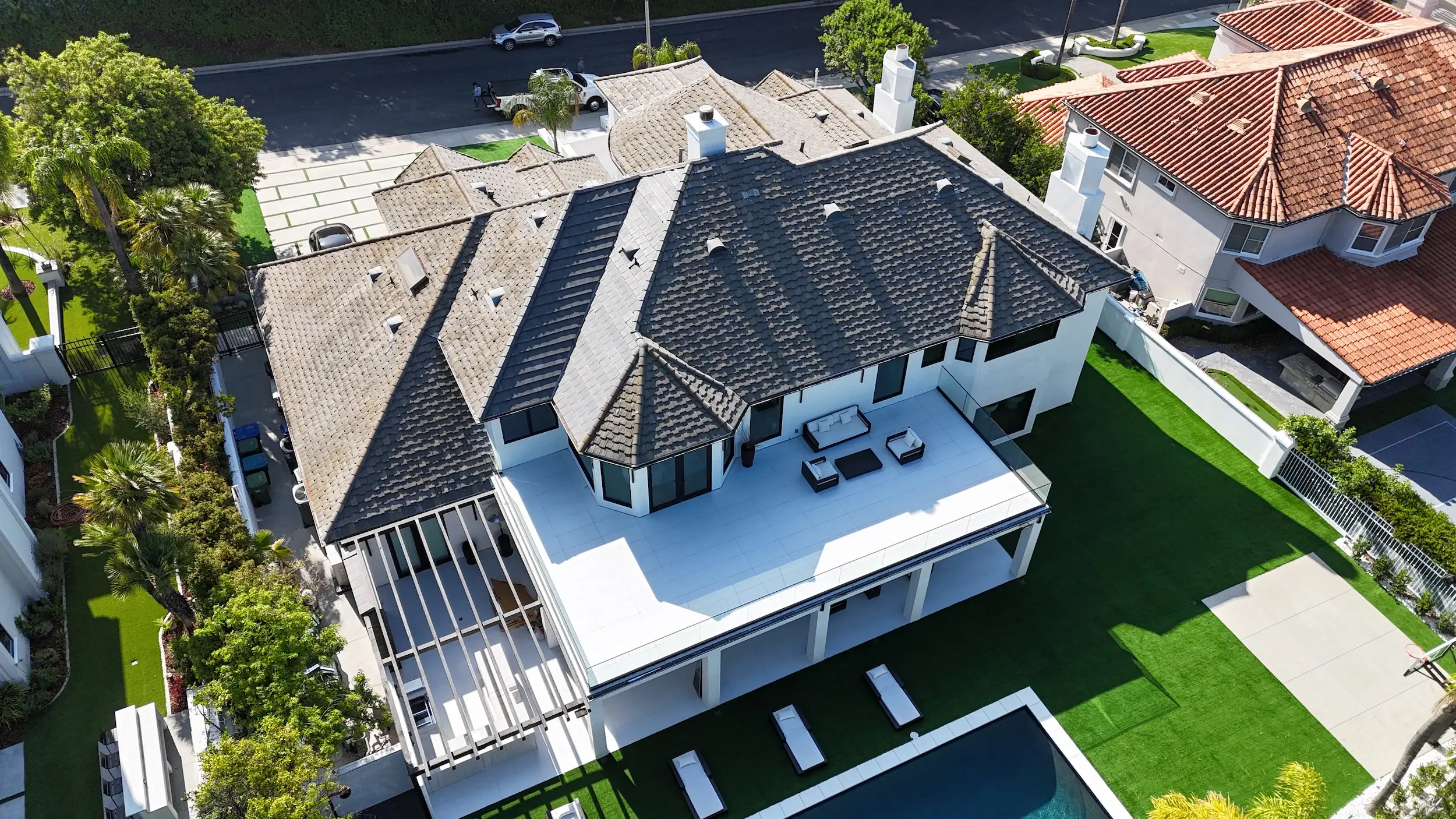 Custom metal gutters installation for California homes